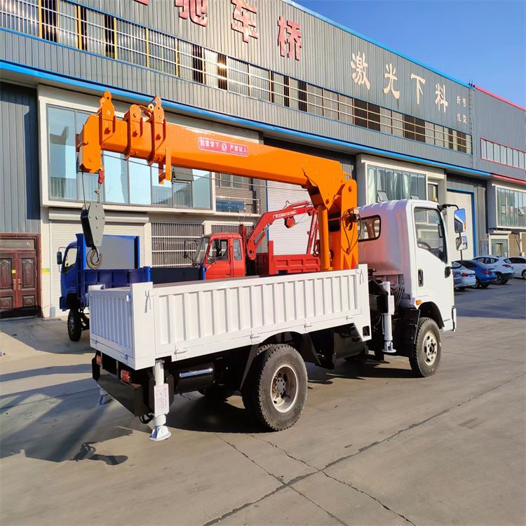 矿区三轮随车吊定制 农用改装机自备吊中瑞长期出售